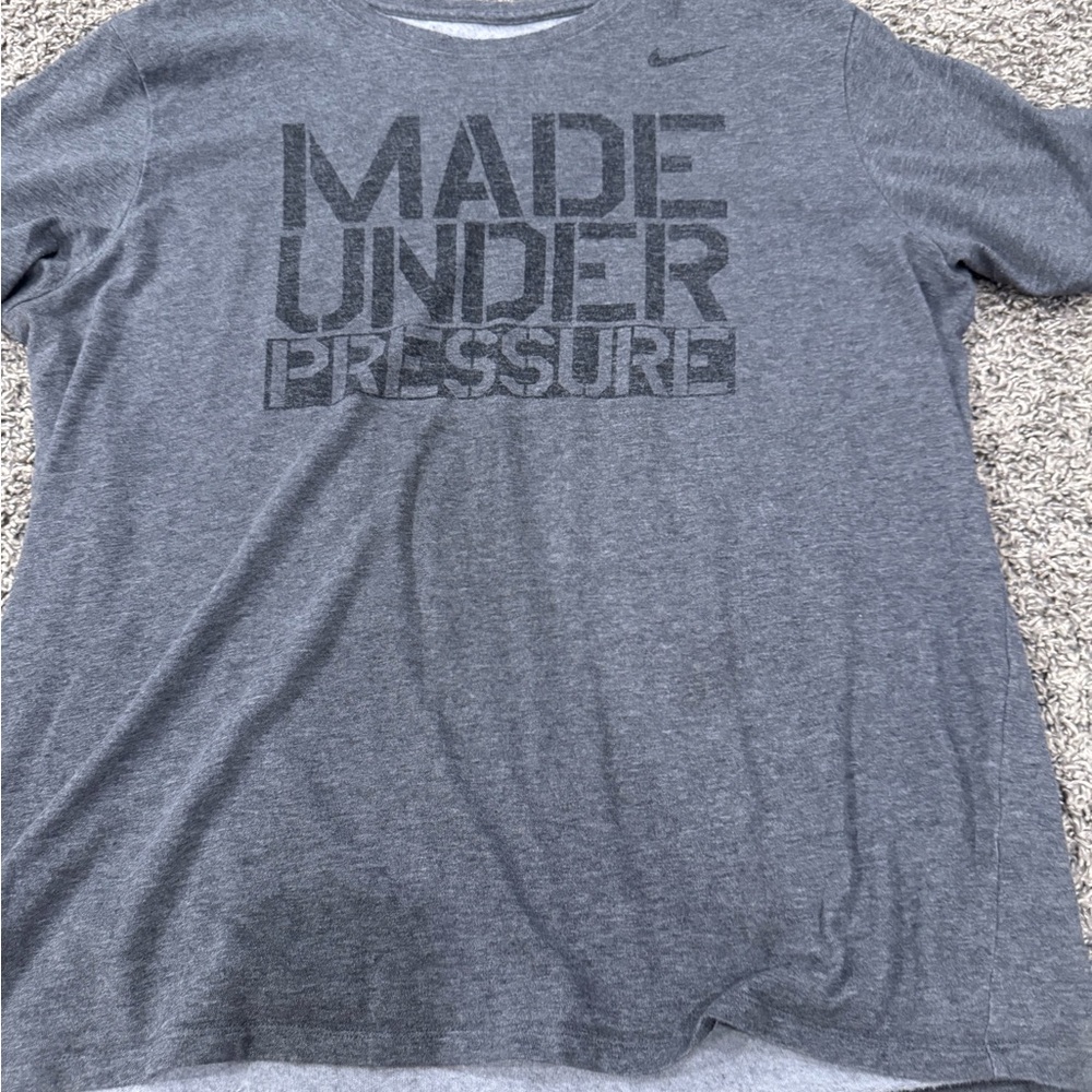 Nike Men's Gray Short Sleeve Tee